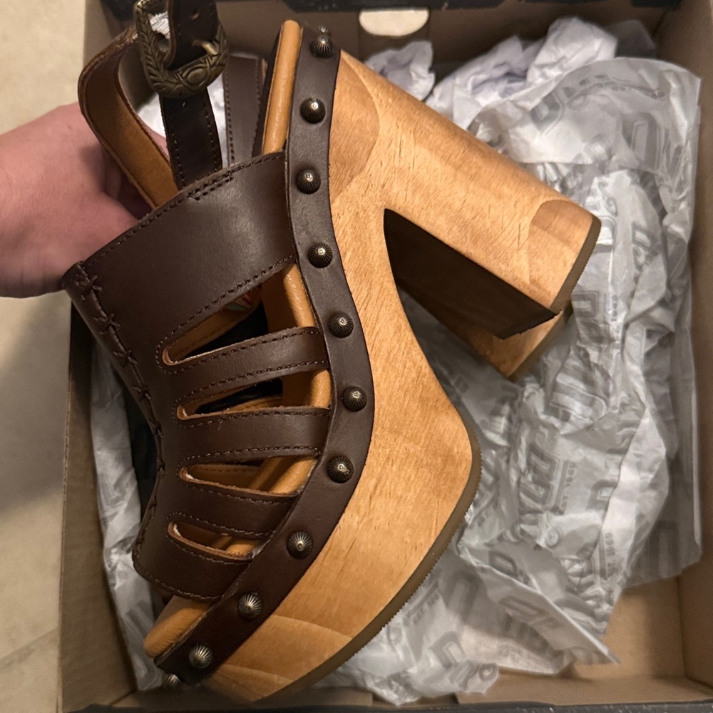 Dingo Brown Leather Platform Sandals - Picture 5 of 6